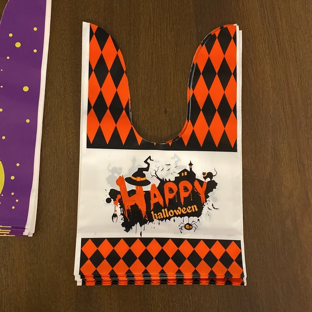 NWOT 100 Plastic Halloween Treat Favor Bags (25 per design)